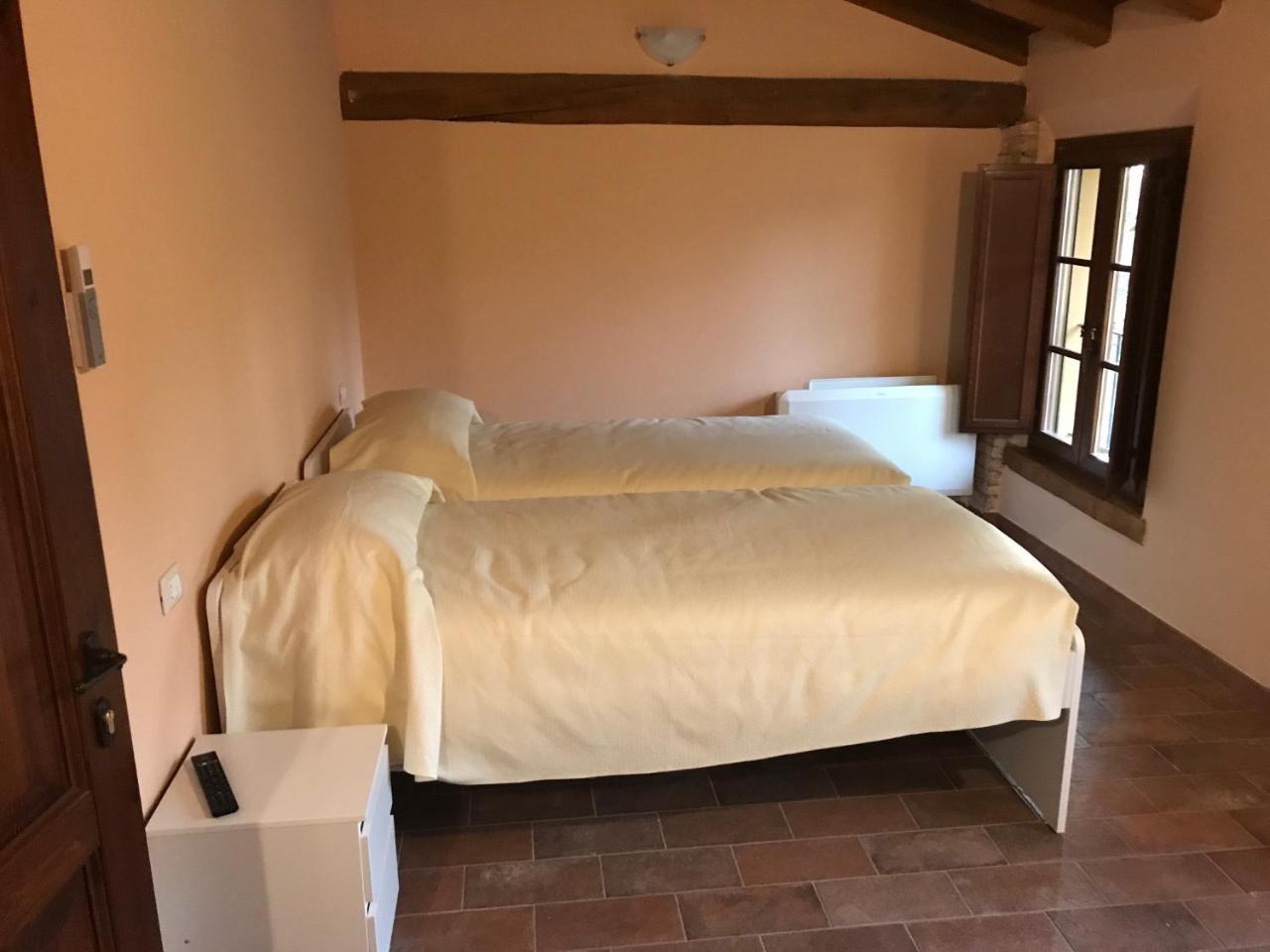 Agriturismo Podere Casino Mezzolara الغرفة الصورة